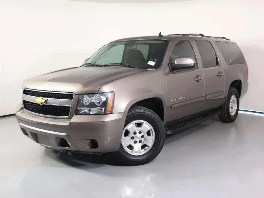 2014 Chevrolet Suburban LS photo 1