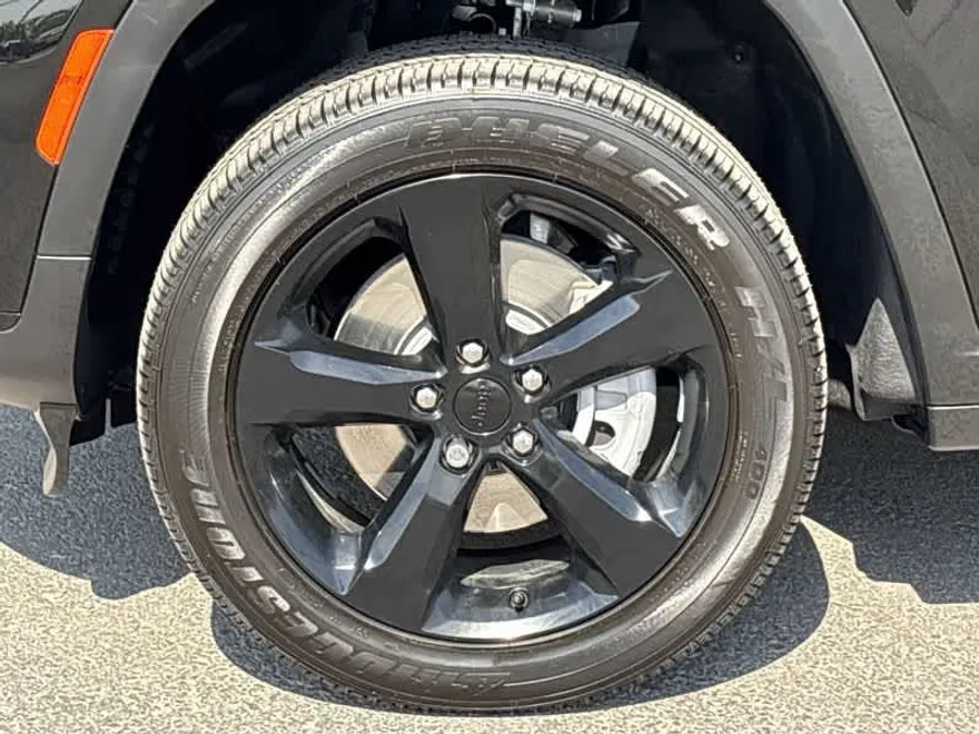 2025 Jeep Grand Cherokee Altitude photo 1