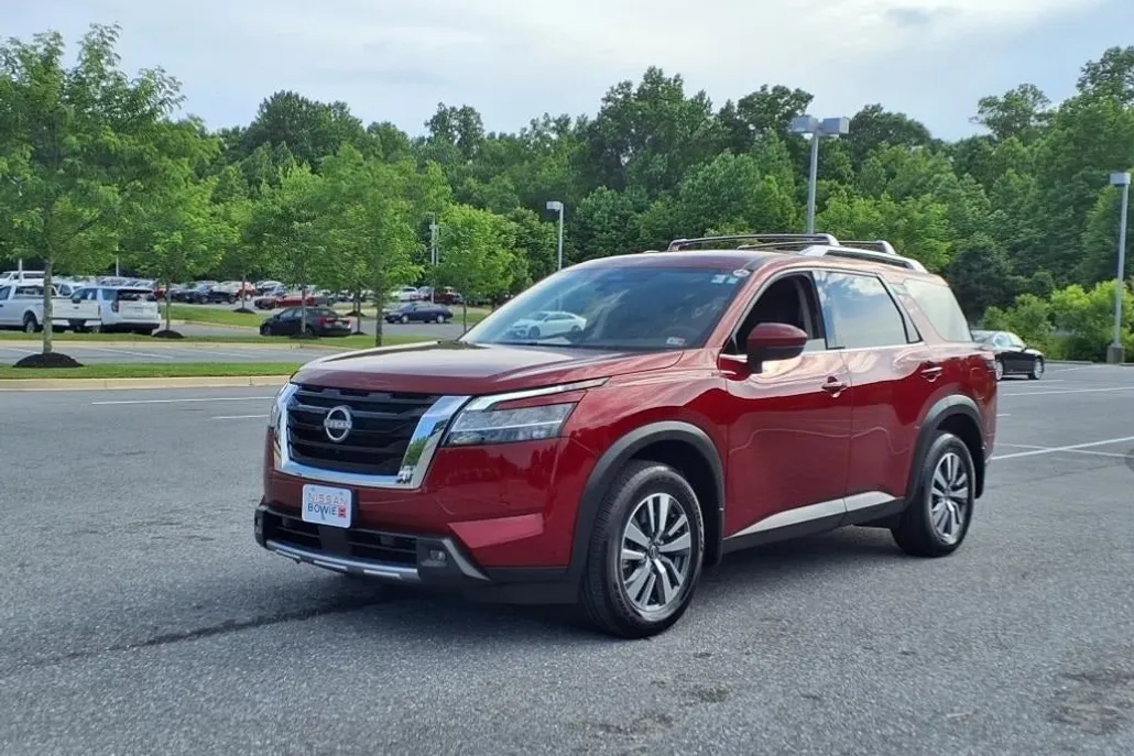 2024 Nissan Pathfinder SL photo 1