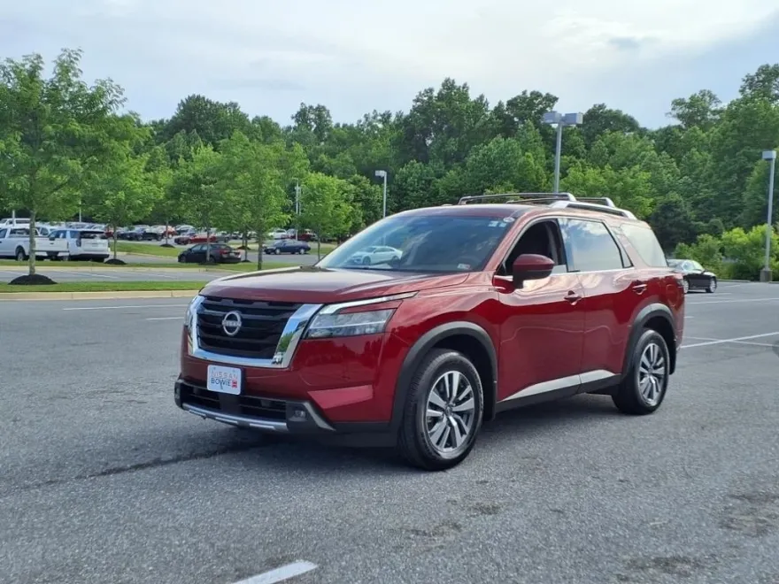 2024 Nissan Pathfinder SL photo 1