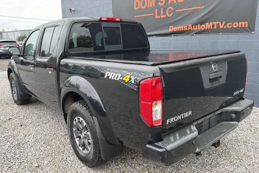 2018 Nissan Frontier Crew Cab PRO-4X photo 1