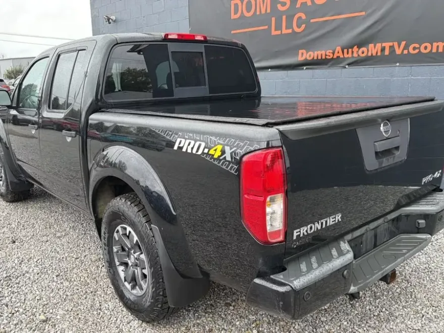 2018 Nissan Frontier Crew Cab PRO-4X photo 1