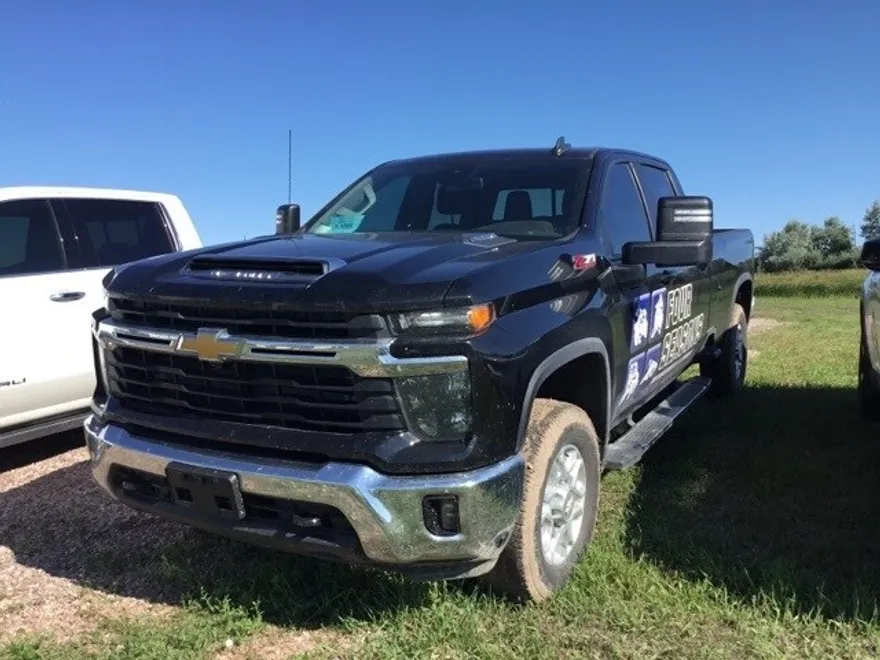 2024 Chevrolet Silverado 3500HD LT photo 1