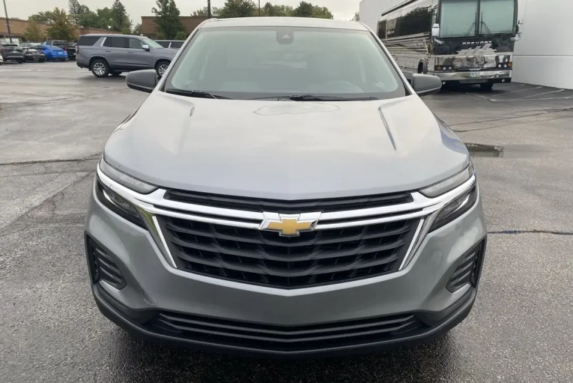 2024 Chevrolet Equinox LS photo 1