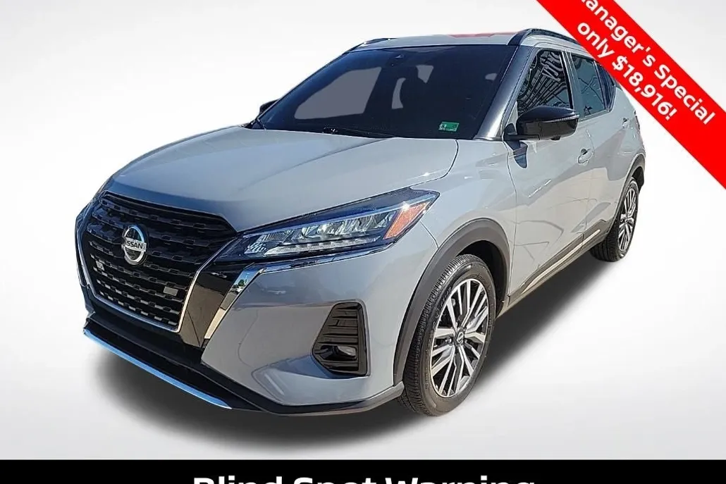 2022 Nissan Kicks SR photo 1