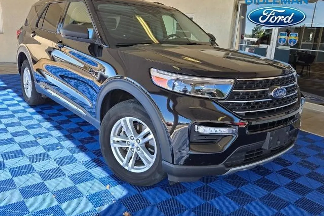 2022 Ford Explorer XLT photo 1