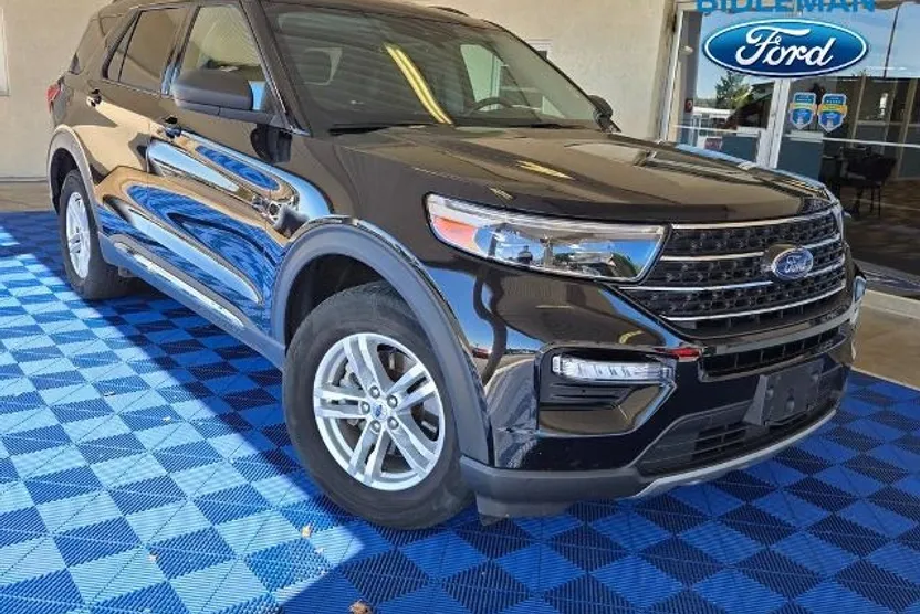 2022 Ford Explorer XLT photo 1