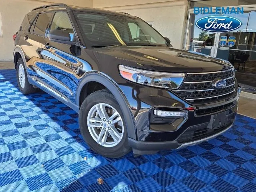 2022 Ford Explorer XLT photo 1