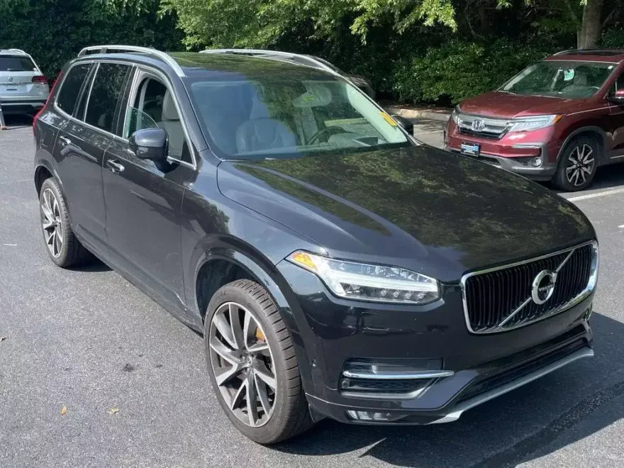 2019 Volvo XC90 T6 Momentum photo 1