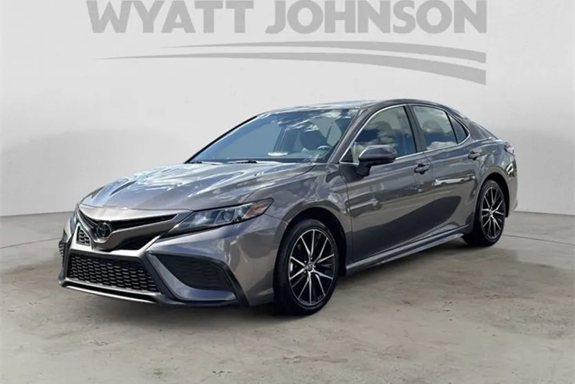 2024 Toyota Camry SE photo 1