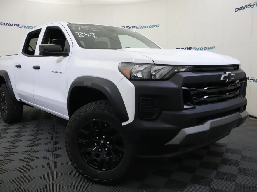 2026 Chevrolet Colorado Trail Boss photo 1