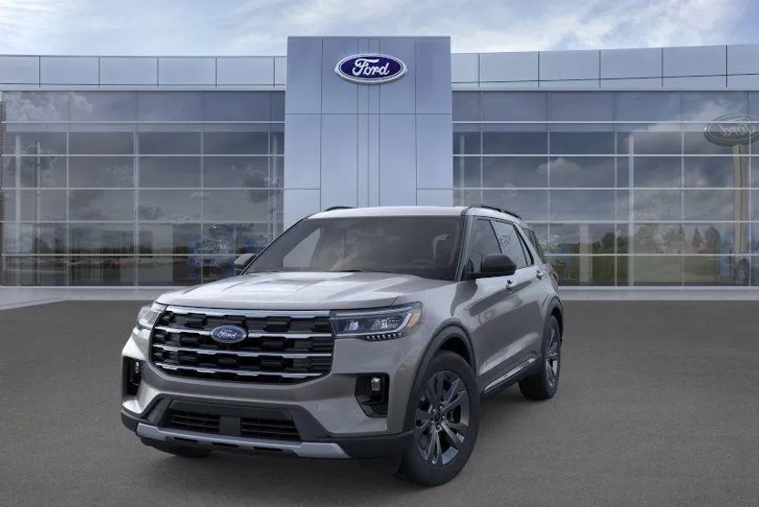 2025 Ford Explorer photo 1