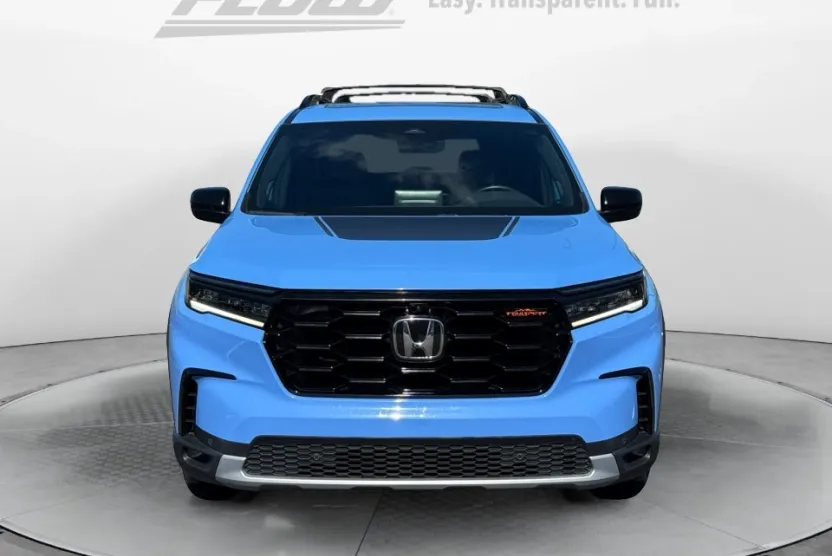 2023 Honda Pilot TrailSport photo 1