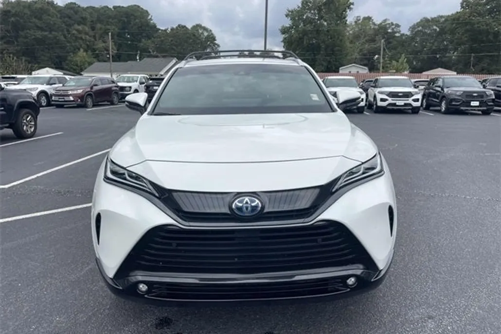 2024 Toyota Venza XLE photo 1