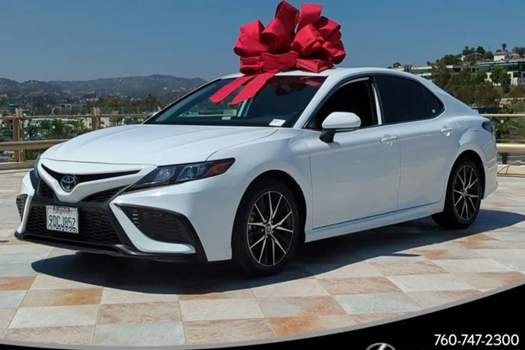 2023 Toyota Camry SE photo 1