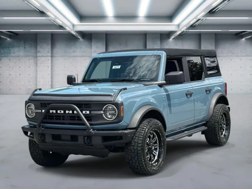 2022 Ford Bronco Black Diamond photo 1