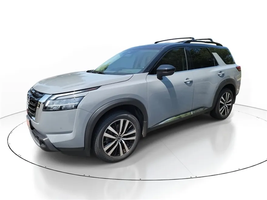 2023 Nissan Pathfinder Platinum photo 1