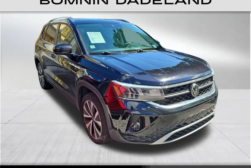 2023 Volkswagen Taos SE photo 1