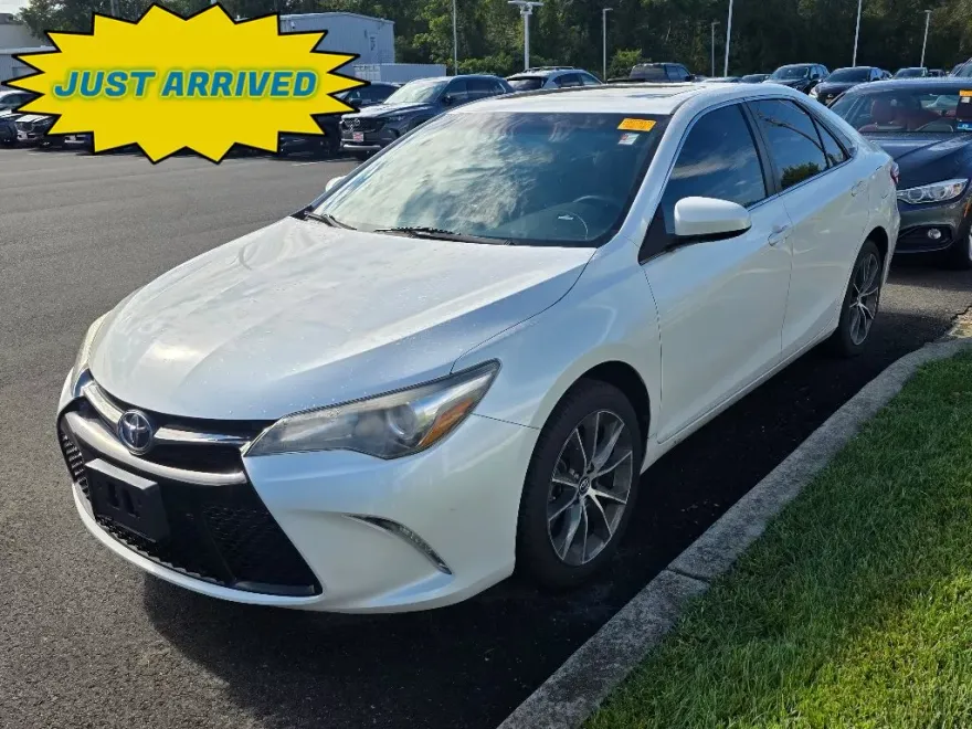 2017 Toyota Camry XSE photo 1