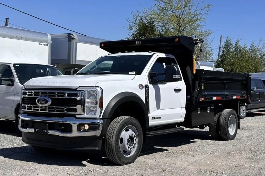 2025 Ford F-450 photo 1