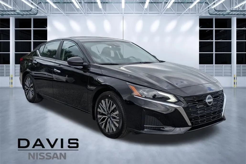 2025 Nissan Altima SV photo 1
