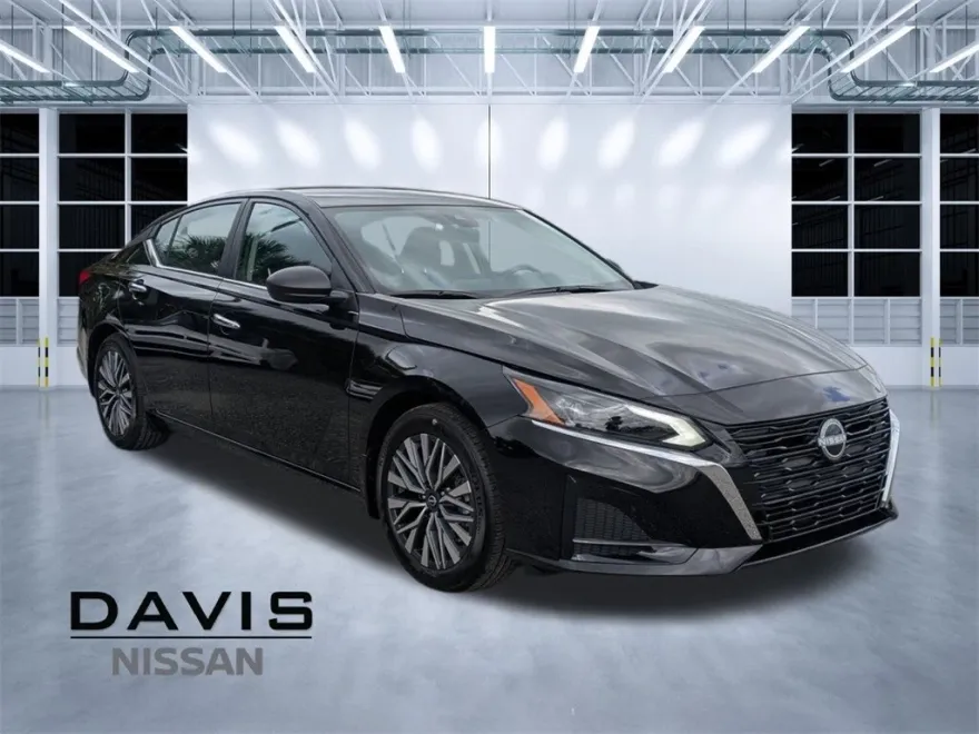 2025 Nissan Altima SV photo 1