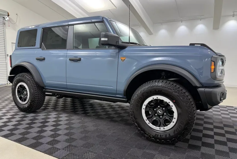 2025 Ford Bronco Badlands photo 1