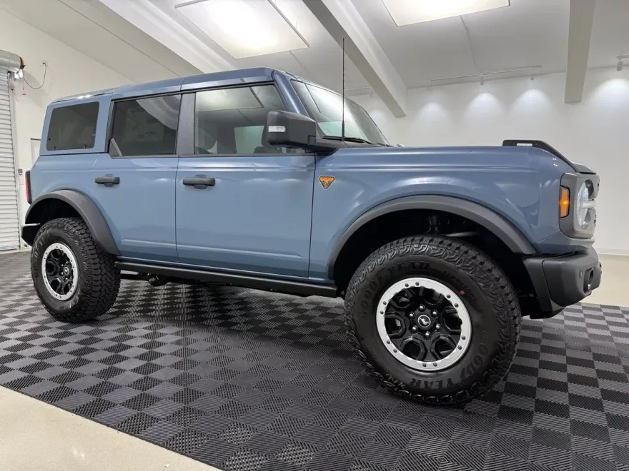 2025 Ford Bronco Badlands photo 1