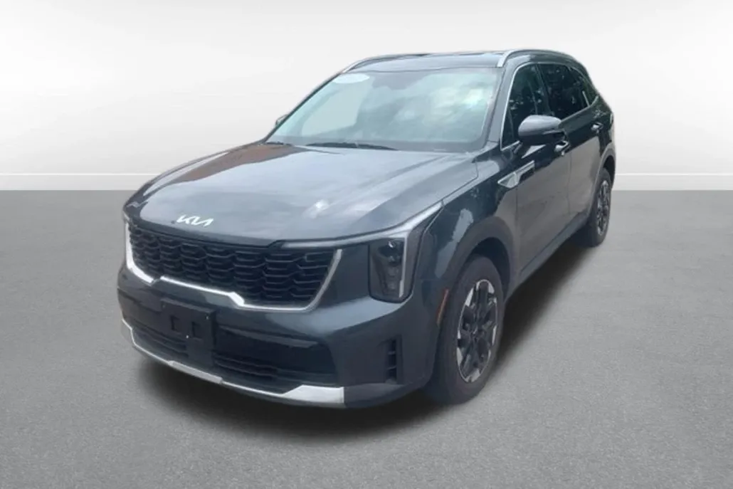 2024 Kia Sorento S photo 1