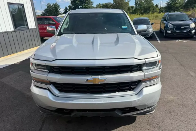 2016 Chevrolet Silverado 1500 Custom photo 1