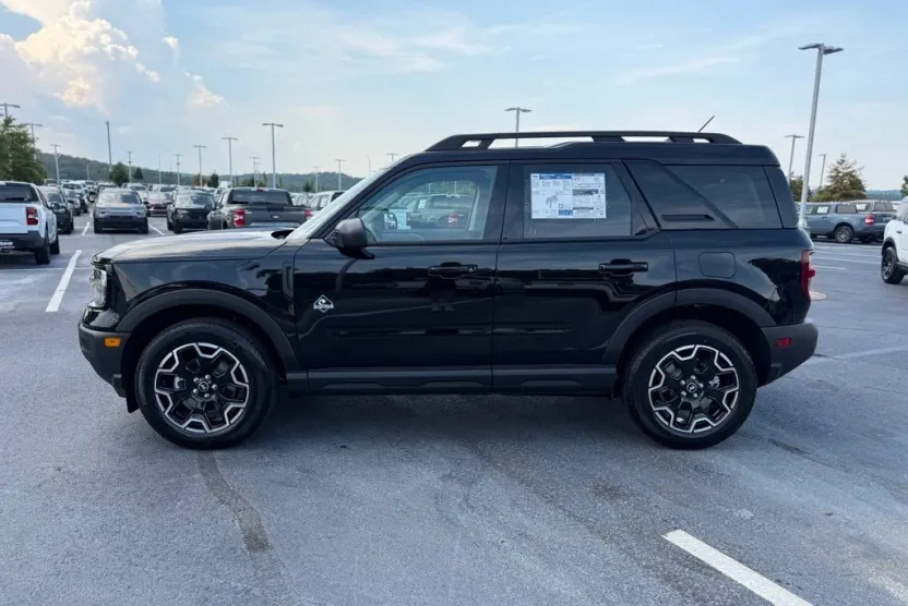 2025 Ford Bronco Sport Outer Banks photo 1