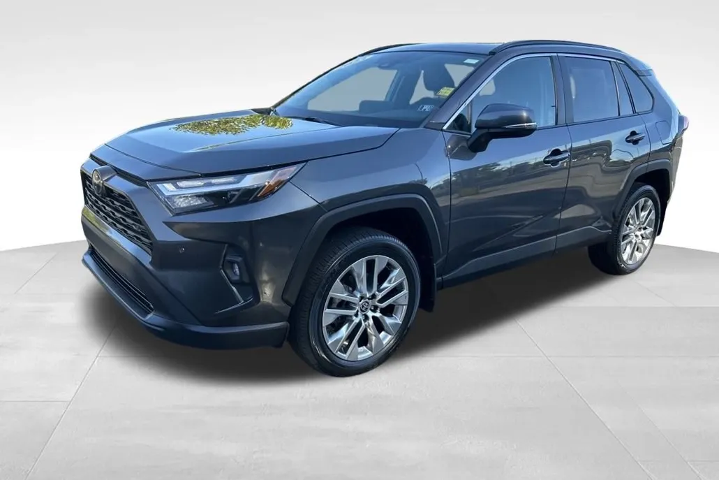 2023 Toyota RAV4 XLE Premium photo 1
