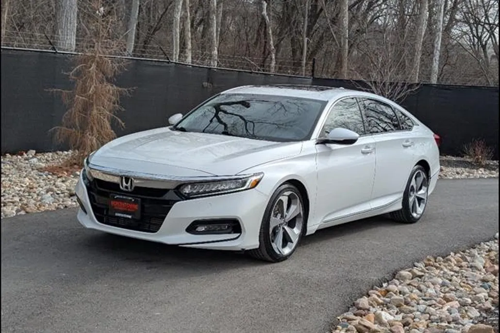 2018 Honda Accord Touring photo 1