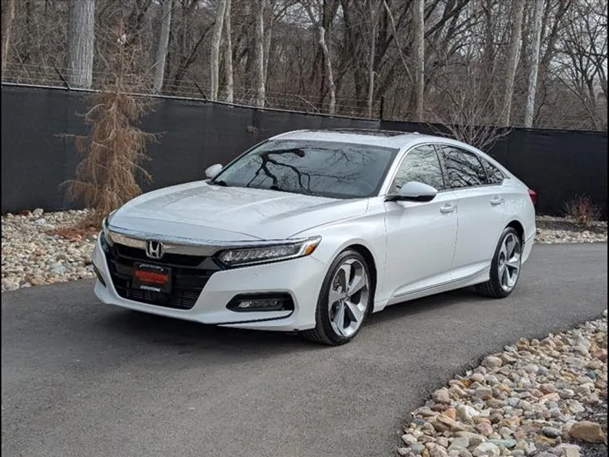 2018 Honda Accord Touring photo 1