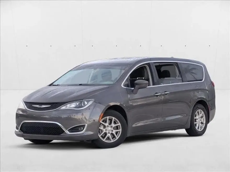 2020 Chrysler Pacifica Touring photo 1