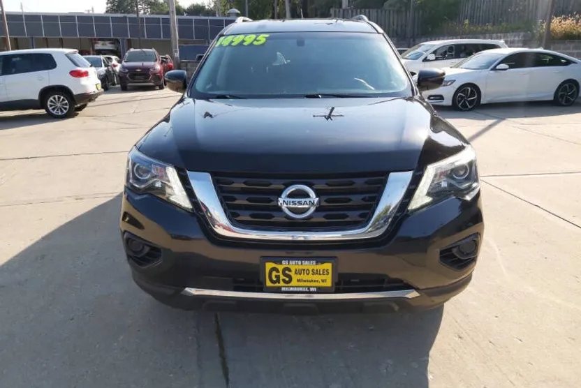 2018 Nissan Pathfinder SV photo 1