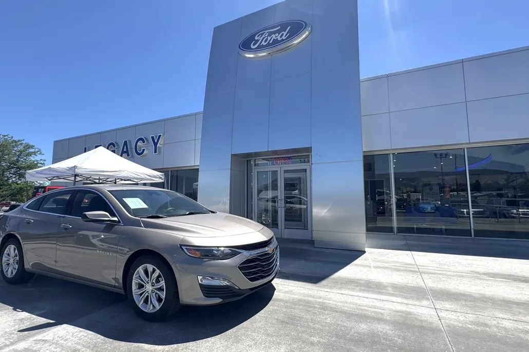 2024 Chevrolet Malibu 1LT photo 1