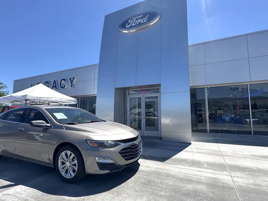 2024 Chevrolet Malibu 1LT photo 1