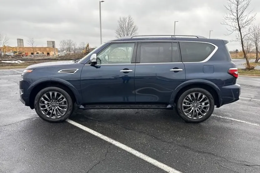 2023 Nissan Armada Platinum photo 1