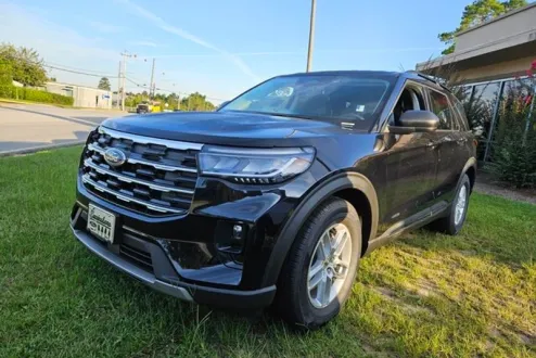 2025 Ford Explorer photo 1