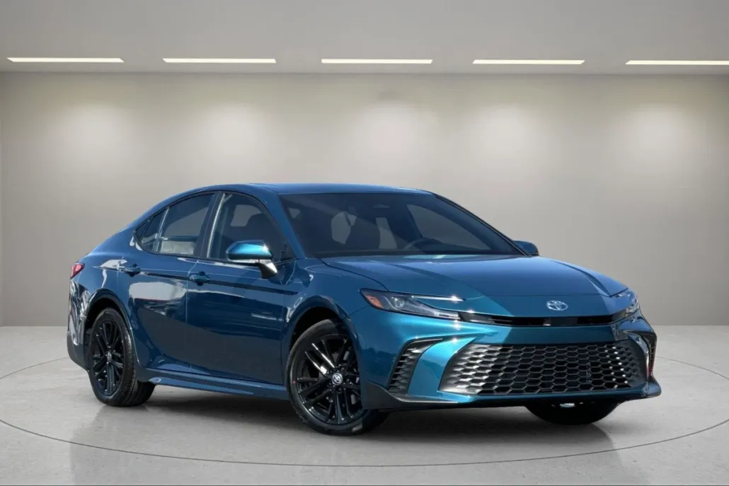 2026 Toyota Camry SE photo 1