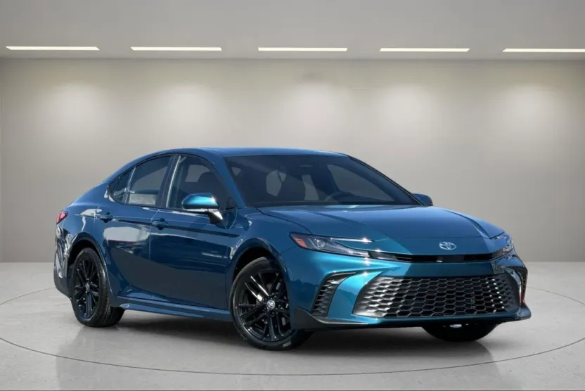 2026 Toyota Camry SE photo 1