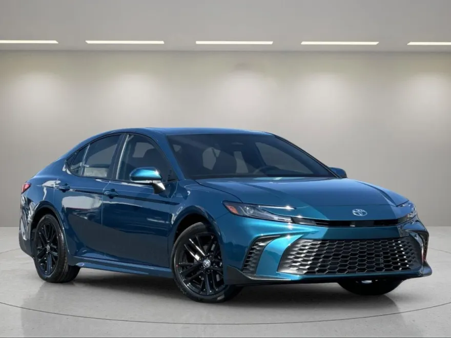 2026 Toyota Camry SE photo 1