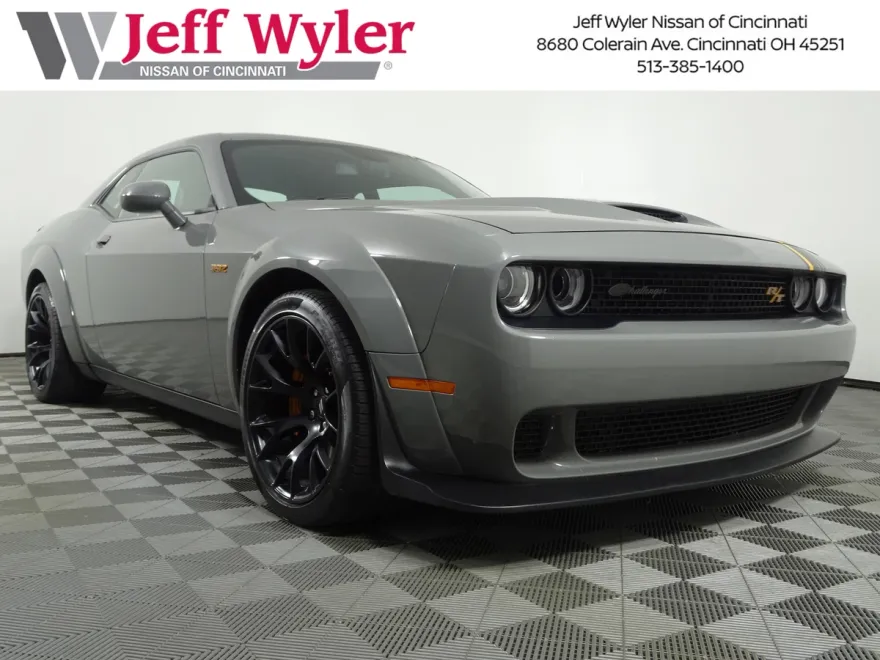 2023 Dodge Challenger R/T Scat Pack Widebody photo 1