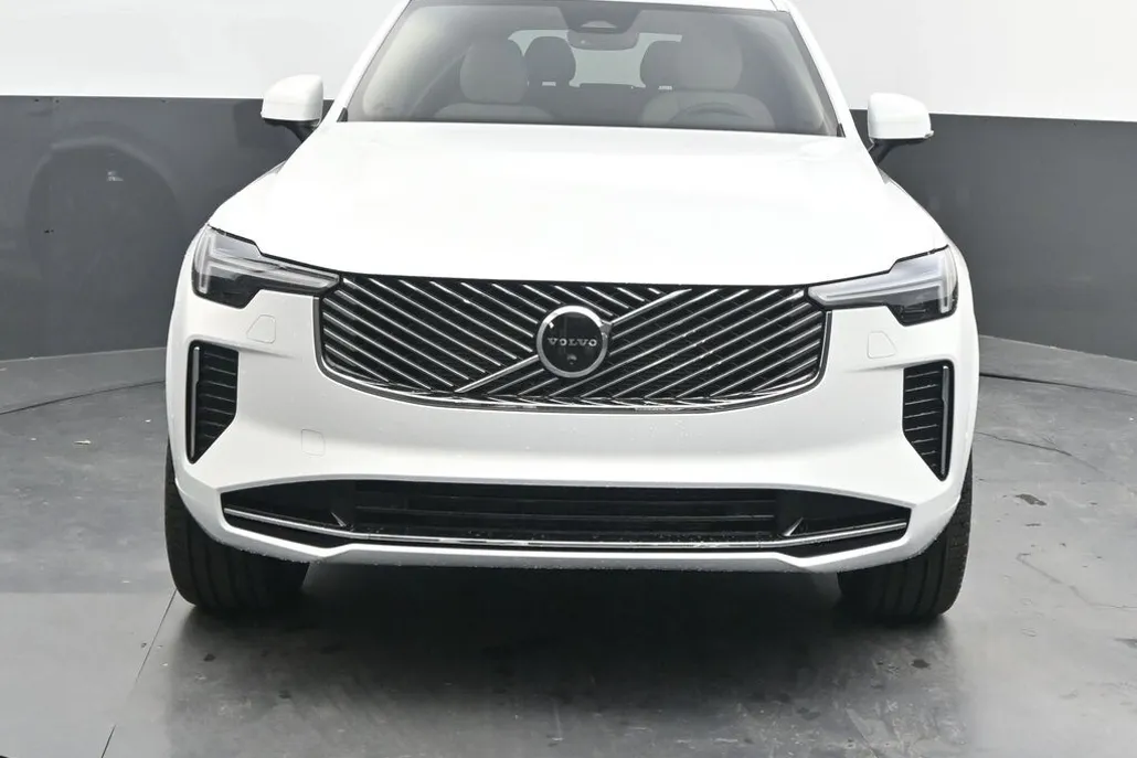 2026 Volvo XC90 B5 Plus photo 1