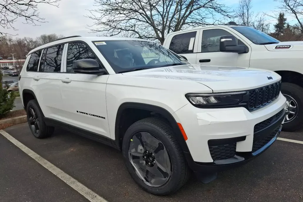 2025 Jeep Grand Cherokee Laredo X photo 1