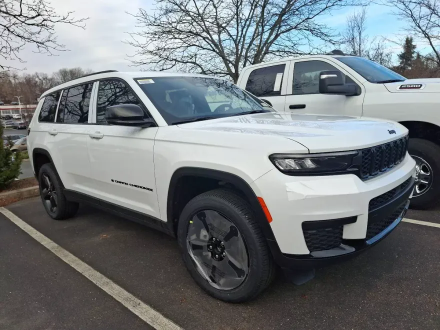 2025 Jeep Grand Cherokee Laredo X photo 1