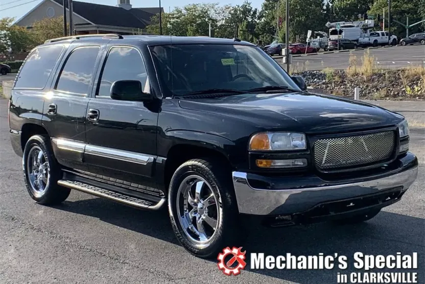 2003 Gmc Yukon SLE photo 1