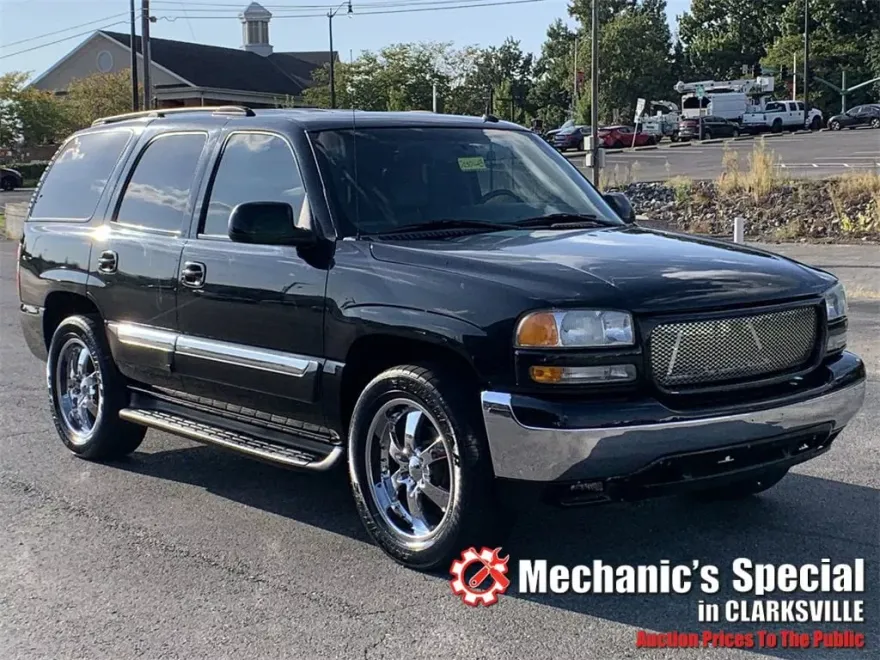 2003 Gmc Yukon SLE photo 1