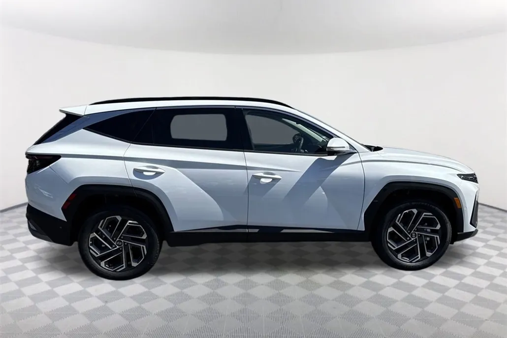 2025 Hyundai Tucson Hybrid Limited photo 1